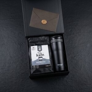 Dárkový box s kávou Naše kafe Espresso a černým termohrnkem Lamart v matné krabici