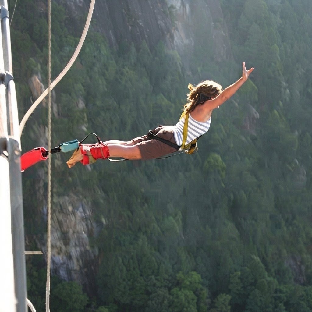 Bungee jumping v ČR seskok z jeřábu i mostu jako dárek